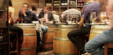 Los españoles son los europeos que más van a comer a los bares - Hostelería Madrid