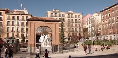 LA VIÑA protesta por la retirada de las terrazas por parte del Ayuntamiento de Madrid con motivo del Dos de Mayo - Hostelería Madrid