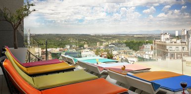 Hotel Indigo, Apartosuites Jardines Sabatini y Los Galayos, ganadores de los Premios Gato Terrazas 2016 - Hostelería Madrid