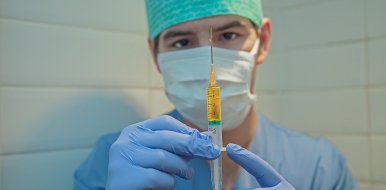 Madrid inicia la vacunación de voluntarios del primer ensayo clínico contra el COVID - Hostelería Madrid