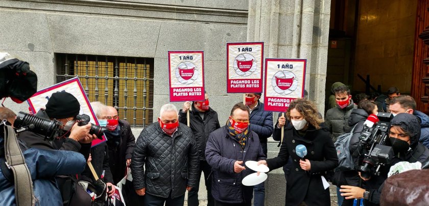 La Hostelería protesta frente al Ministerio de Hacienda reclamando las ayudas que no llegan a las empresas - Hostelería Madrid