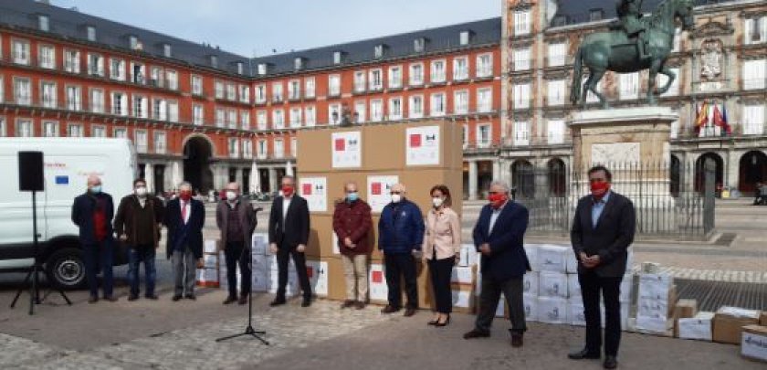 Hostelería Madrid entrega las primeras cajas de menaje donado para comedores sociales - Hostelería Madrid