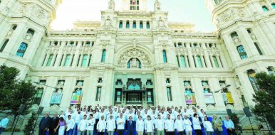 Almeida reconoce el papel de la hostelería en Cibeles - Hostelería Madrid