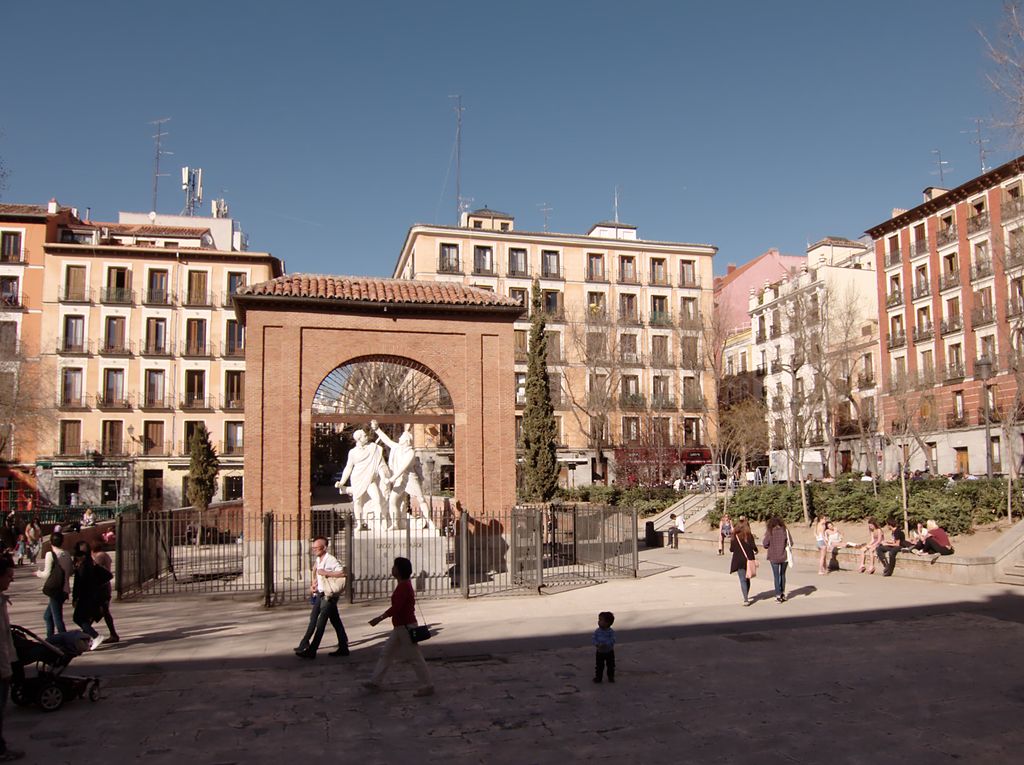 LA VIÑA protesta por la retirada de las terrazas por parte del Ayuntamiento de Madrid con motivo del Dos de Mayo - La Viña LA VIÑA protesta por la retirada de las terrazas por parte del Ayuntamiento de Madrid con motivo del Dos de Mayo - La Viña