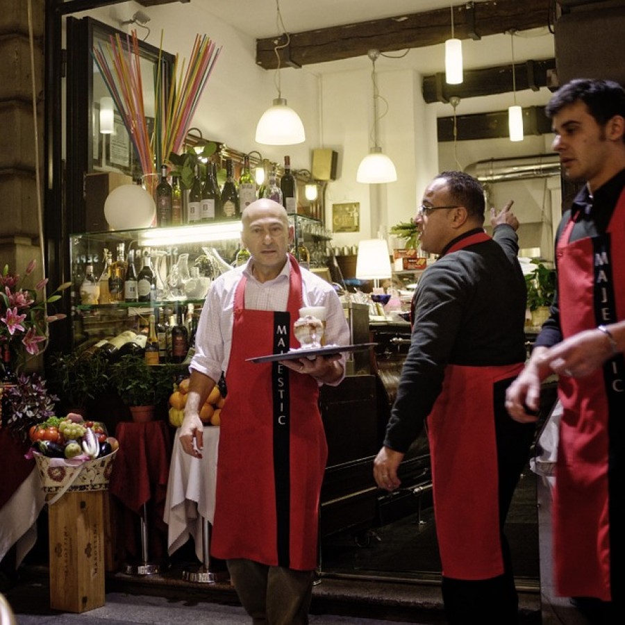 ¿Tienes trabajadores con más de 10 años de antigüedad? Si es así, debes asegurarlos! - Hostelería Madrid ¿Tienes trabajadores con más de 10 años de antigüedad? Si es así, debes asegurarlos! - Hostelería Madrid