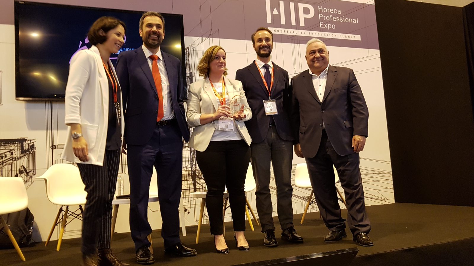 Hostelería Madrid y AENOR conceden el primer distintivo de Calidad CÉNIT a Medems Catering - La Viña Hostelería Madrid y AENOR conceden el primer distintivo de Calidad CÉNIT a Medems Catering - La Viña