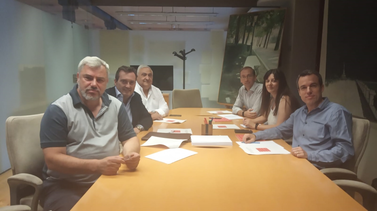 Hostelería Madrid se reúne con el Concejal de Retiro para colaborar en el desarrollo del barrio - La Viña