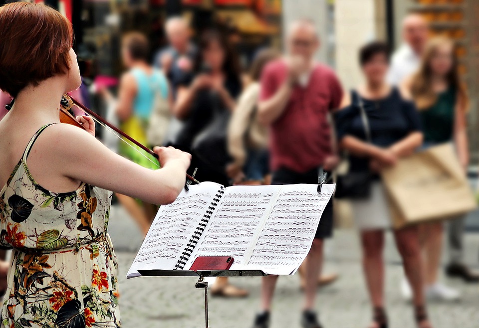 Los límites de la música callejera en el Distrito Centro de Madrid - La Viña