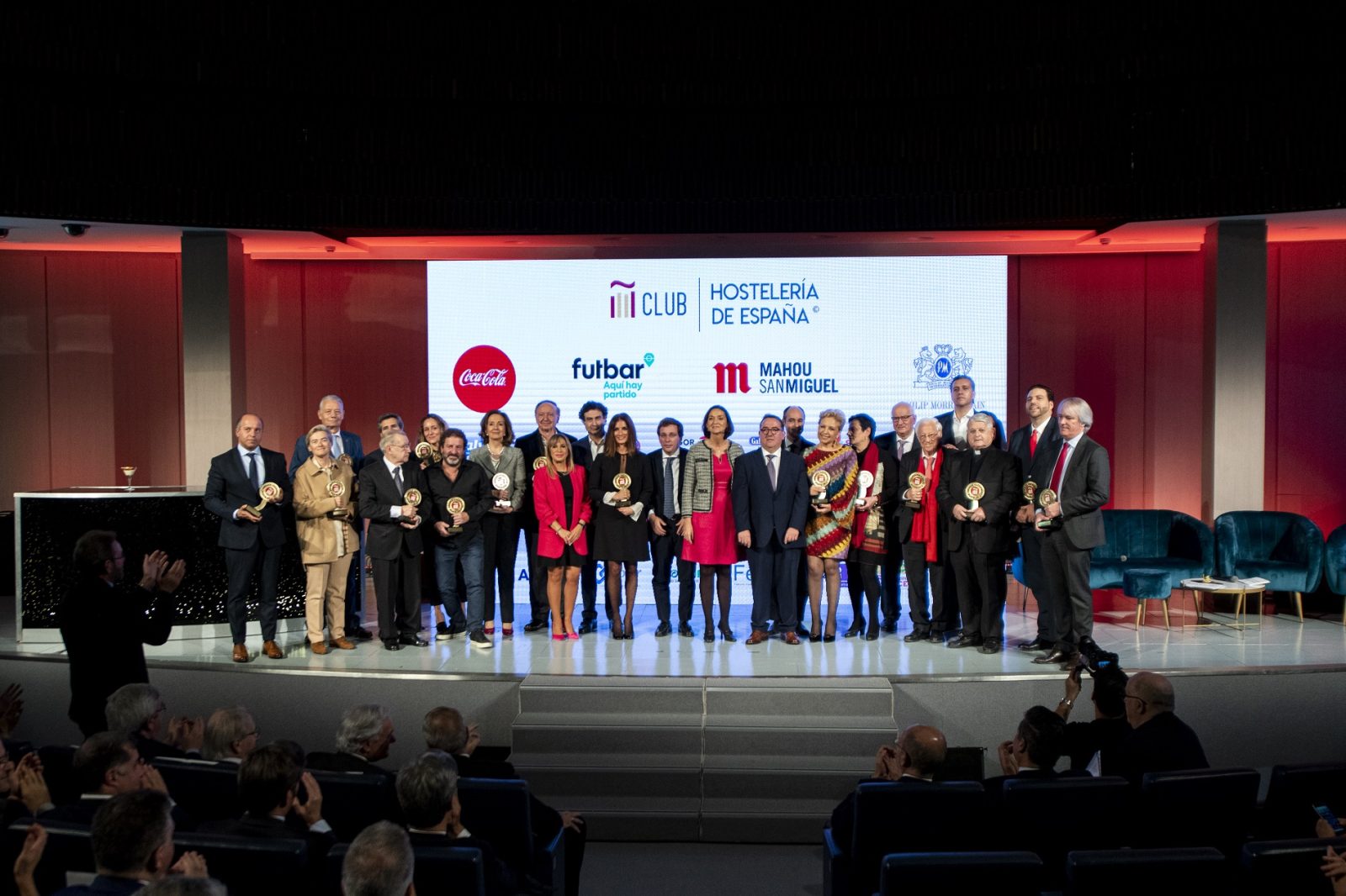 Los Premios Nacionales de Hostelería reconocen a 16 figuras y proyectos por su compromiso con áreas como la innovación, la RSC y la sostenibilidad - La Viña