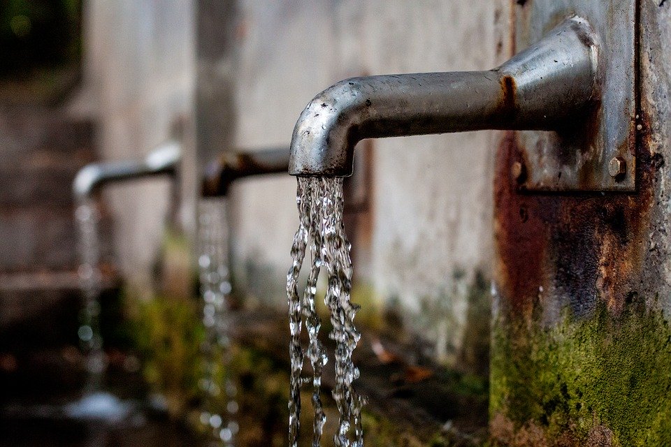 HOSTELERÍA MADRID ABOGA POR LA INSTALACIÓN DE FUENTES PÚBLICAS PARA EL CONSUMO DE AGUA DE LOS VIANDANTES - La Viña