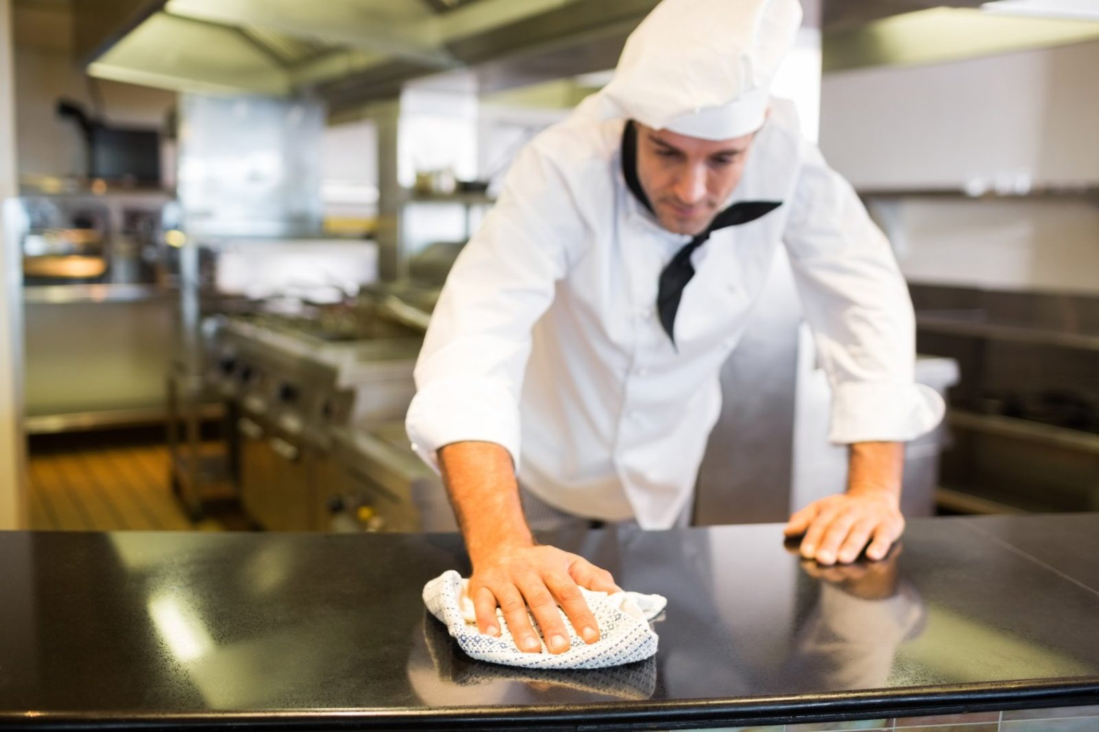 Protocolos de limpieza y desinfección en las cocinas de hostelería - La Viña