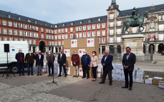 Hostelería Madrid entrega las primeras cajas de menaje donado para comedores sociales - La Viña