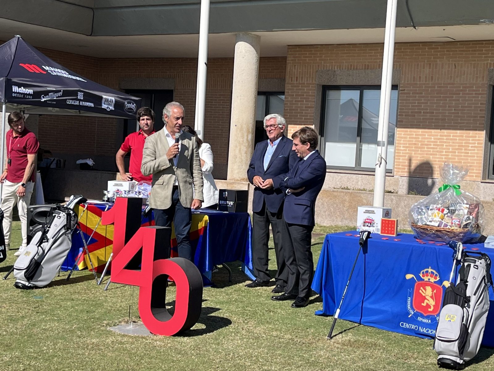 Hosteleros y empresarios del sector se reunieron en el I Torneo de Golf de Hostelería Madrid para celebrar el 140 Aniversario de la Asociación - La Viña