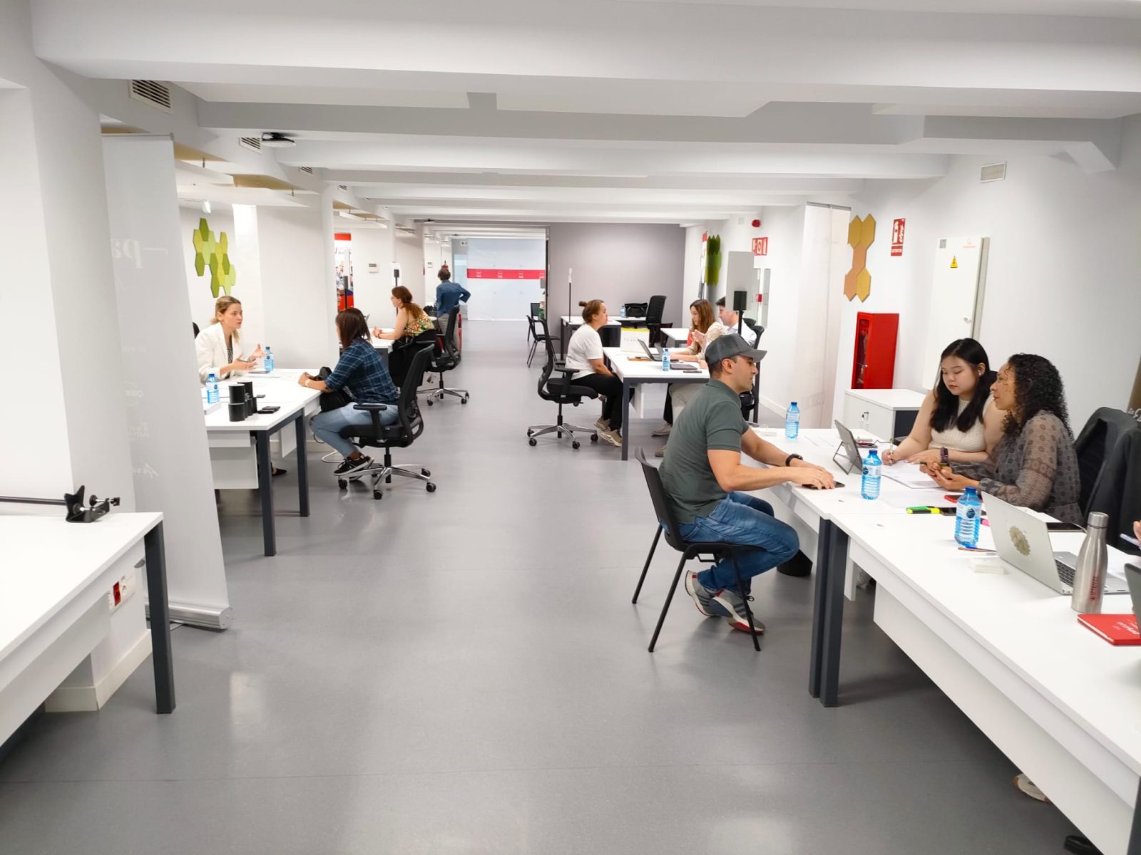 Hostelería Madrid y el Servicio Regional de Empleo celebran con éxito la segunda edición del Speed Job Dating - La Viña