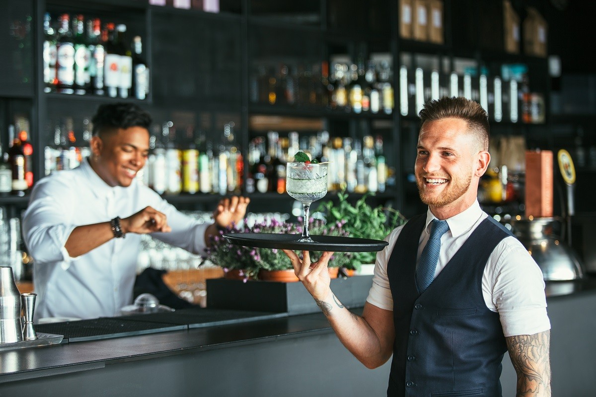 Salir a comer más veces, pero por menos dinero, la tendencia del verano en restauración - La Viña