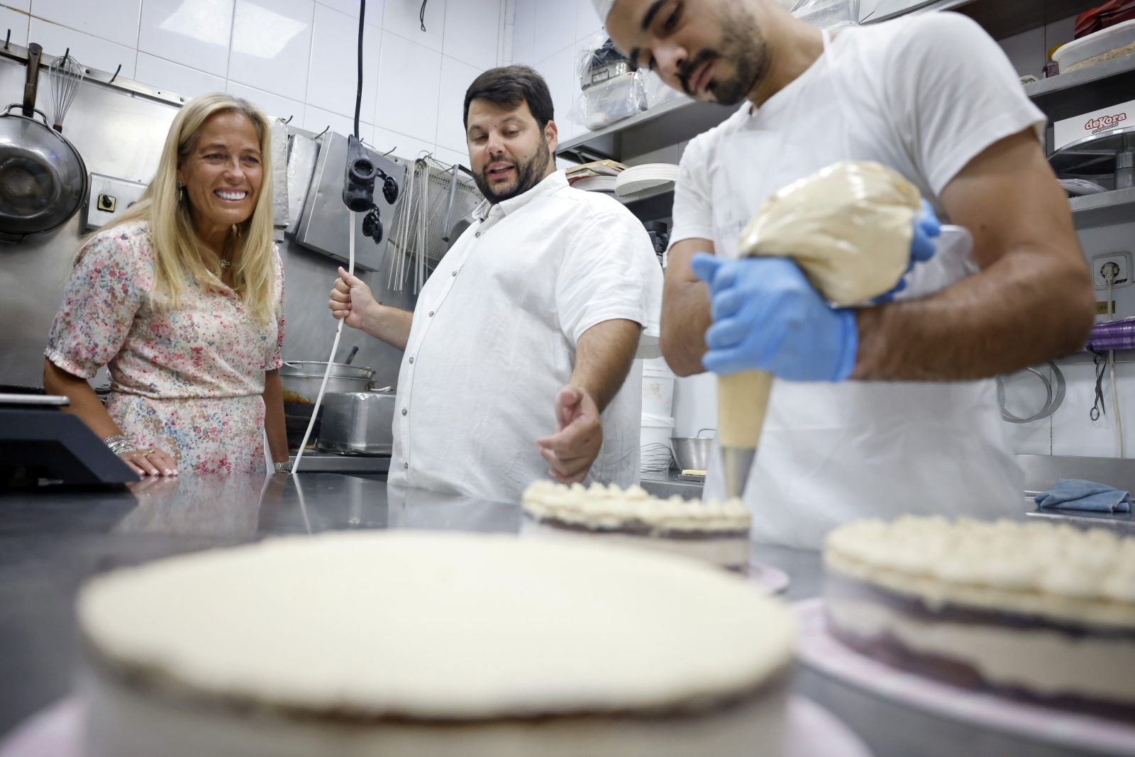 Más de 1.500 locales de hostelería y comercio tradicionales se beneficiarán de la campaña «Comercios con solera» de la CAM - La Viña