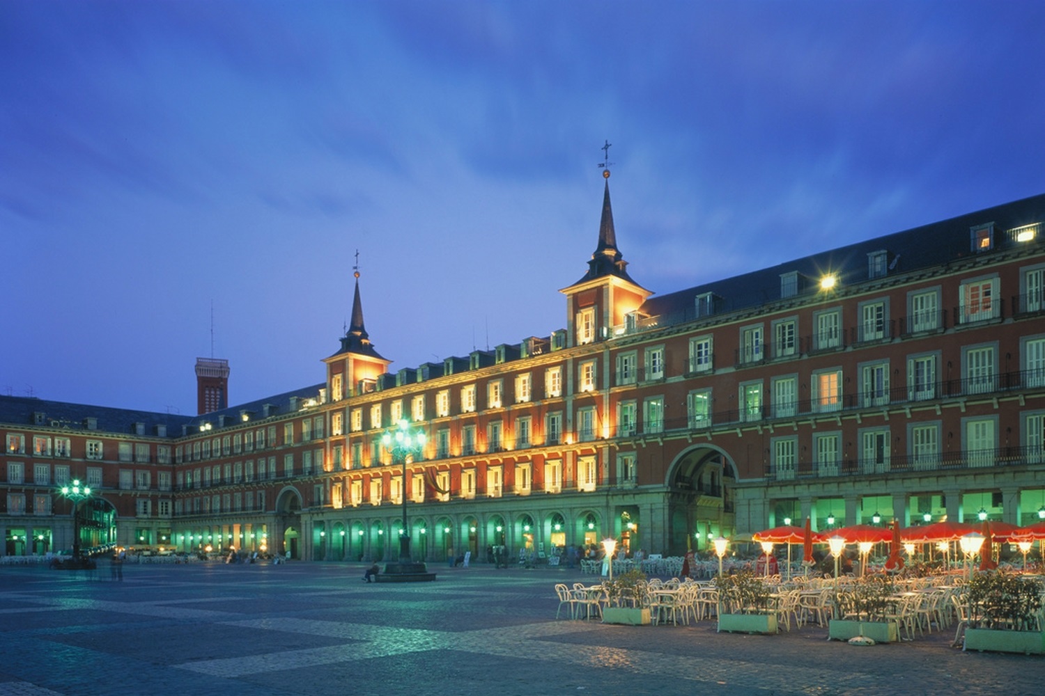 Hostelería Madrid espera un repunte del 3% del consumo en la hostelería del centro de Madrid con motivo de la celebración de la fiesta de la Almudena - La Viña