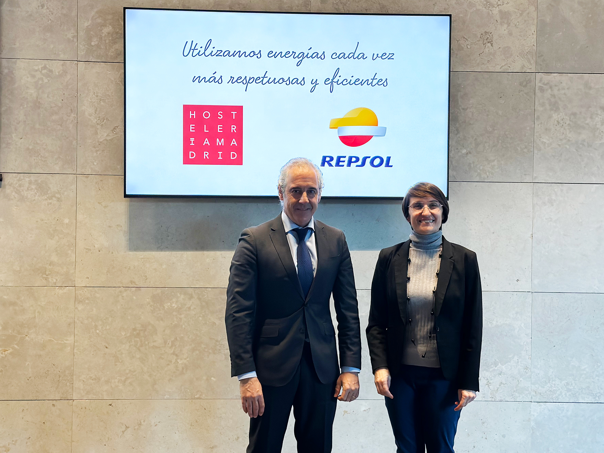 Hostelería Madrid firma un acuerdo de colaboración con Repsol para impulsar la transición energética del sector - La Viña