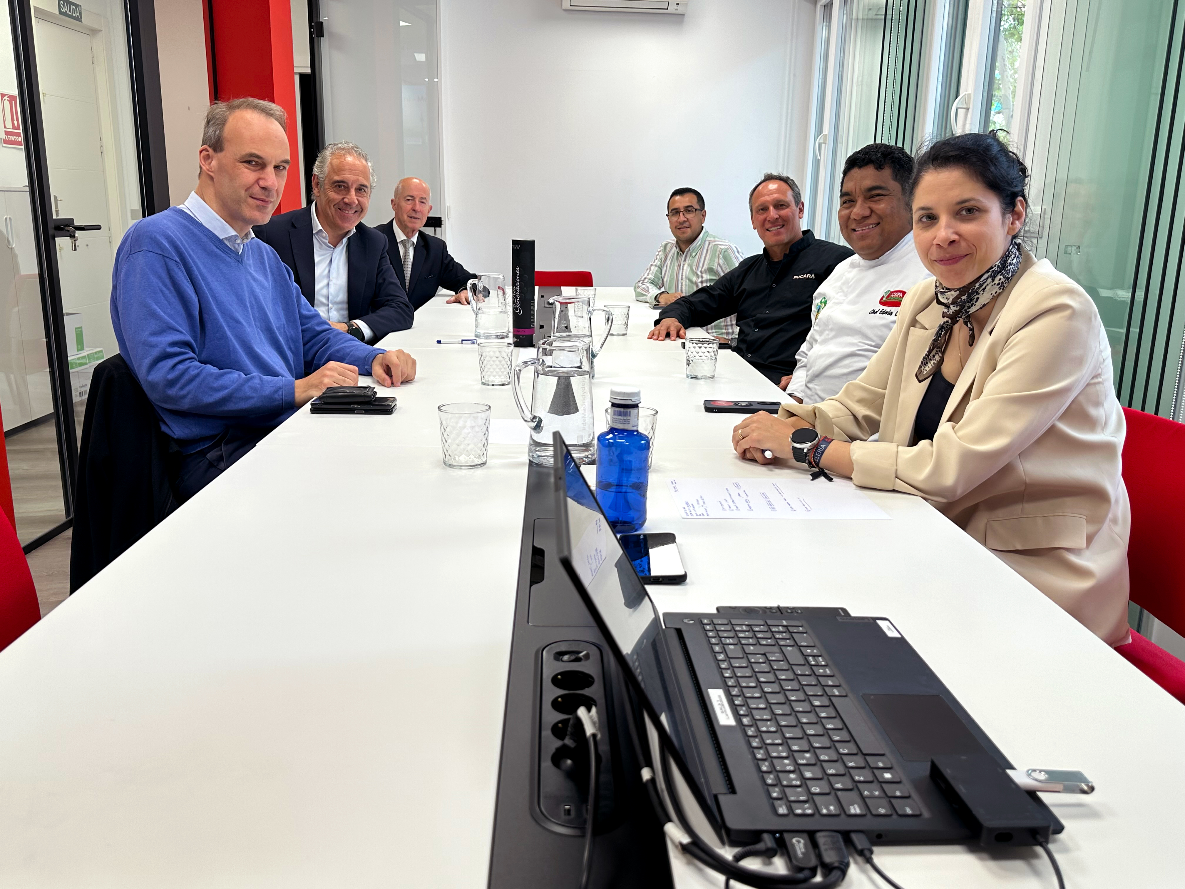 Hostelería Madrid se reúne con chefs y empresarios peruanos para intercambiar impresiones - La Viña Hostelería Madrid se reúne con chefs y empresarios peruanos para intercambiar impresiones - La Viña