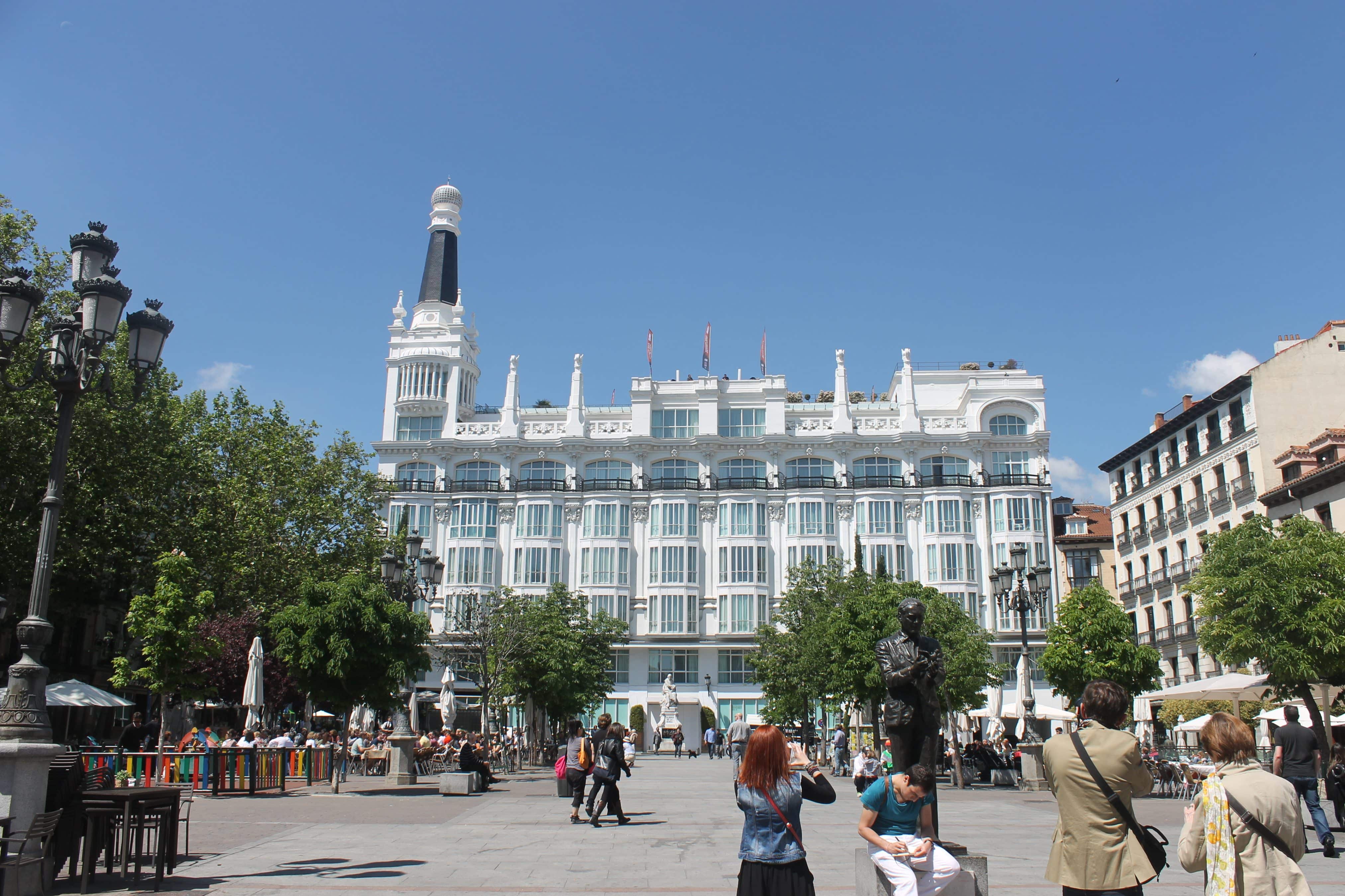 El Ayuntamiento de Madrid abre el plazo para solicitar los abonos de aparcamiento en la Plaza Santa Ana y Luna-Tudescos tras la remodelación - La Viña