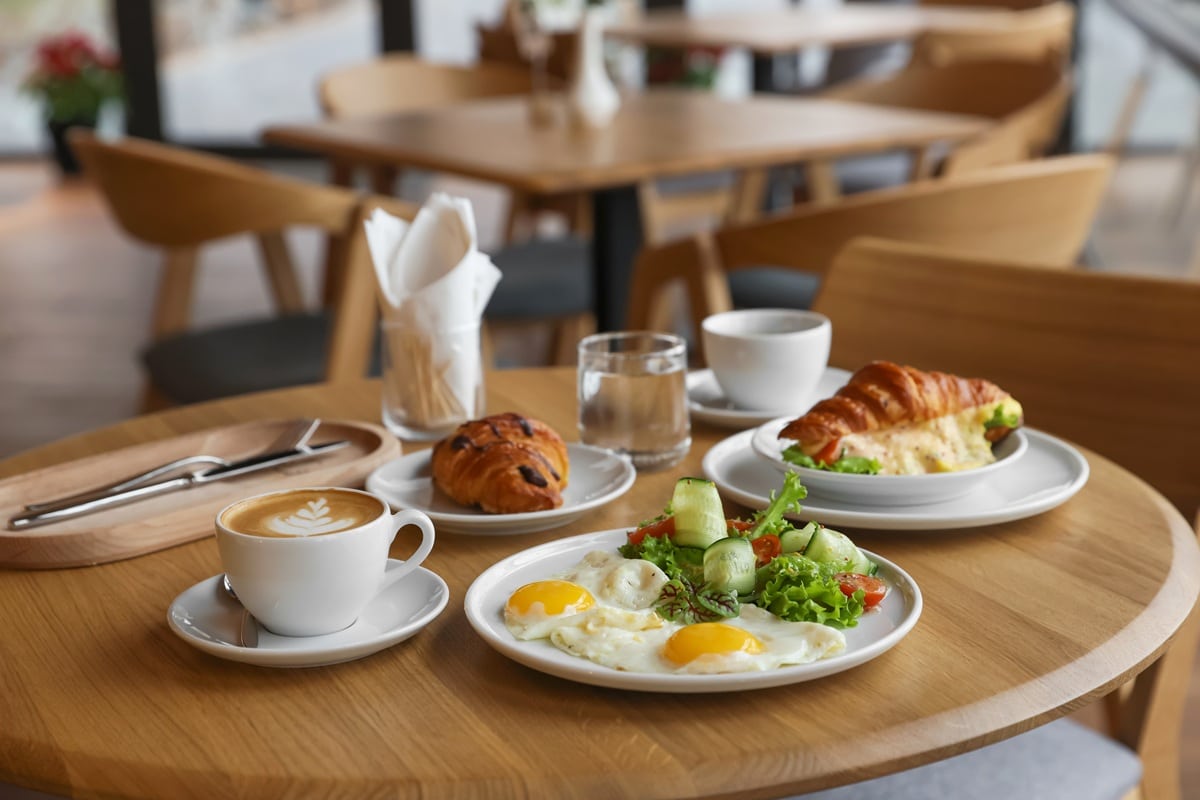 Consumo fuera del hogar en España: la restauración lidera con un 72% en 2024 - La Viña