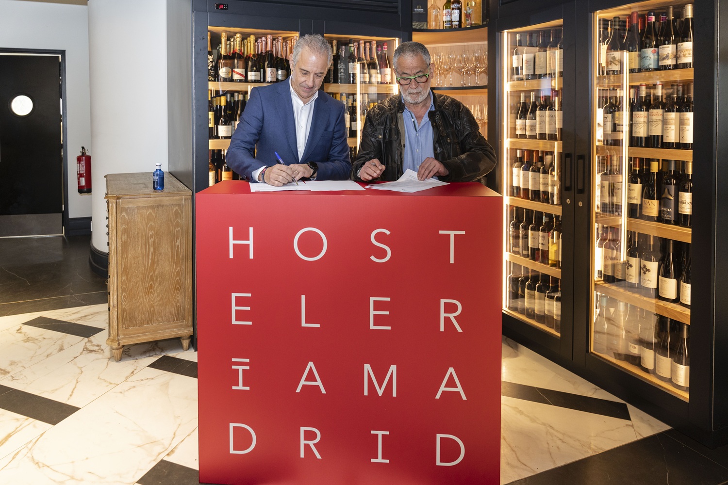 Hostelería Madrid y Hosteleros de la Villa firman un convenio de colaboración para reforzar el sector - La Viña