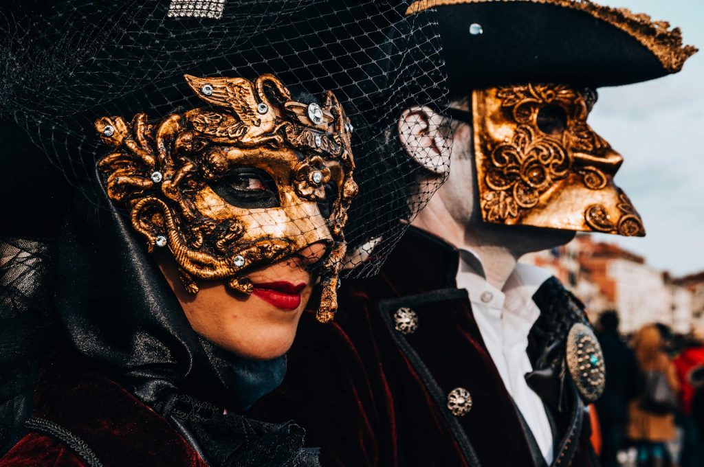 fidelización clientes hostelería máscaras carnaval